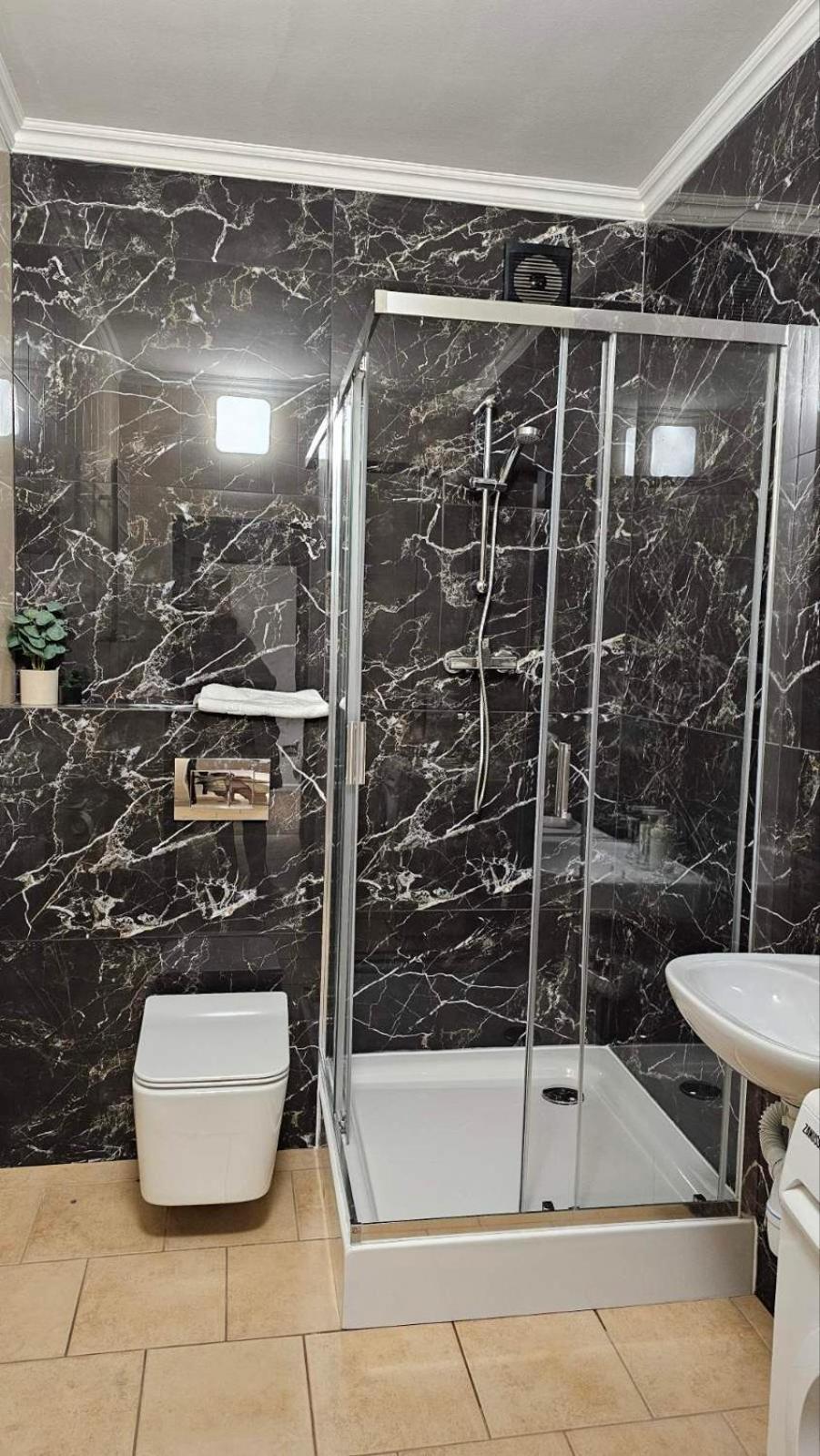 Black Room Apartment Mukacheve Exterior foto